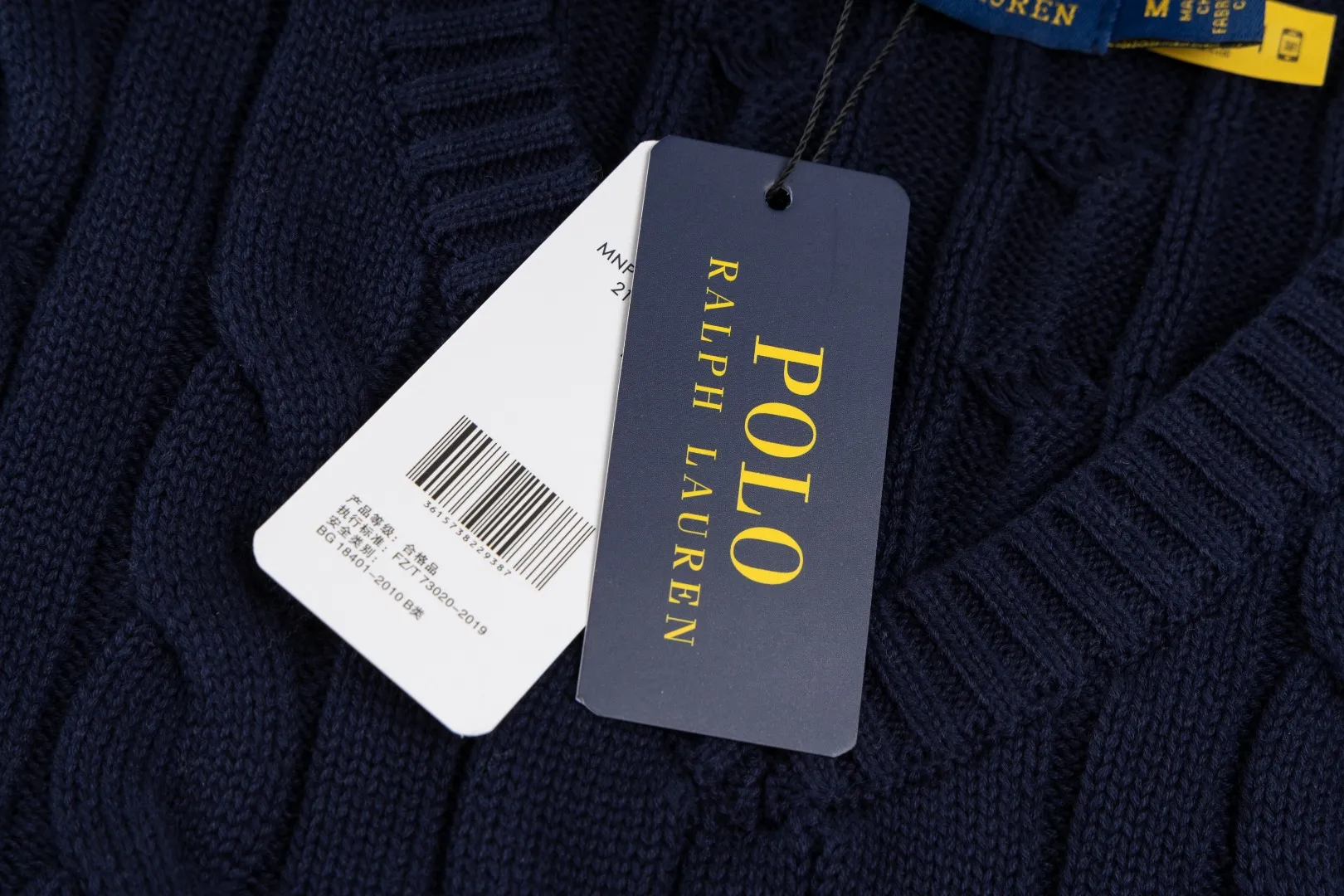 P176 #R82 Ralph Lauren Small Label Cable V Neck Vest Sleeveless Twist Sweater Women's Top Size: XS S M L Color: White Yellow Light Blue Pink Khaki Gray Navy Black Classic Cotton Yarn 100% White Cotton High Quality Classic Style Has Always Been Popular! The workmanship details are very good! Wearing a vest with a shirt is always the standard, with classic brand embroidery on the chest! All major stars have the same style! Best for couples. High quality goods! Xinjiang cotton micro-elastic and smooth fabric has excellent quality. Pure cotton is soft and skin-friendly. Length: 60/61/63/65 Bust: 44/46/49/52 Shoulder width: 36/37.5/39/41